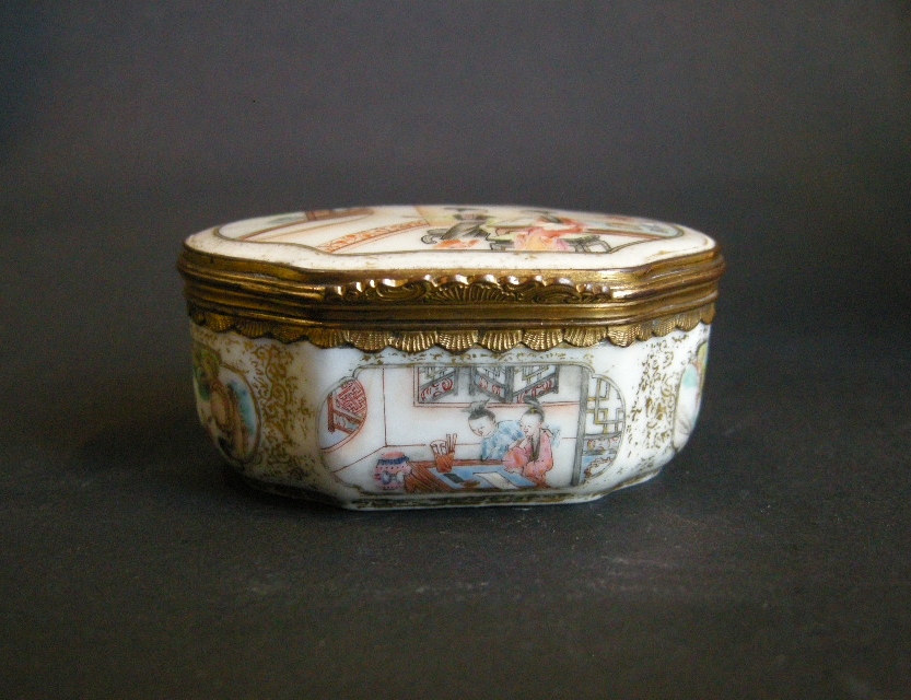 Rare snuff box chinese export porcelain famille rose